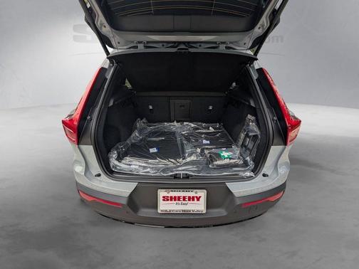 Gray Metallic 2026 Volvo XC40 B5 Ultra