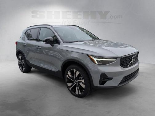 Gray Metallic 2026 Volvo XC40 B5 Ultra