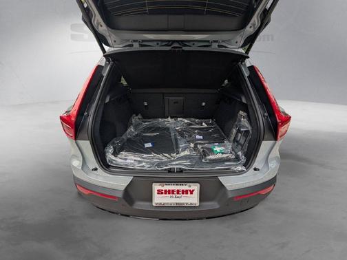 Gray Metallic 2026 Volvo XC40 B5 Ultra