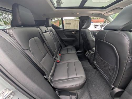 2026 Volvo XC40 B5 Ultra