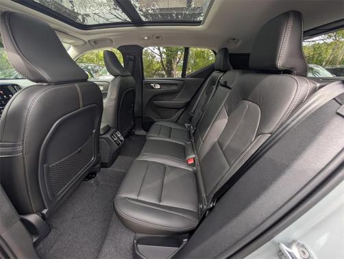2026 Volvo XC40 B5 Ultra