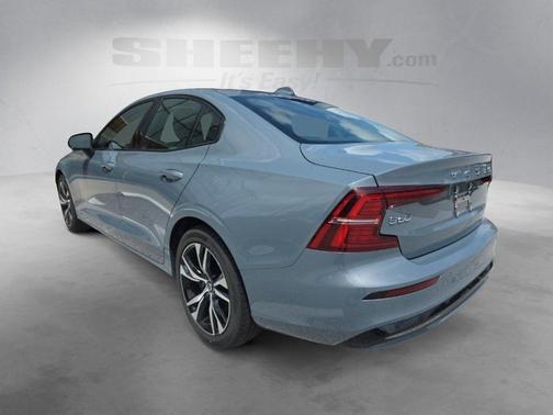 2024 Volvo S60 B5 Core Dark Theme