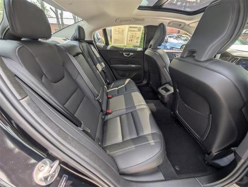 2024 Volvo S60 B5 Plus Dark Theme