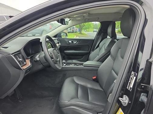 2024 Volvo S60 B5 Plus Dark Theme
