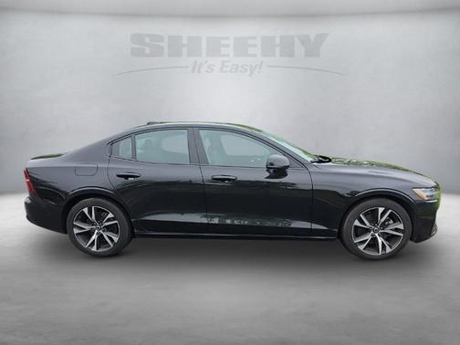 2024 Volvo S60 B5 Plus Dark Theme