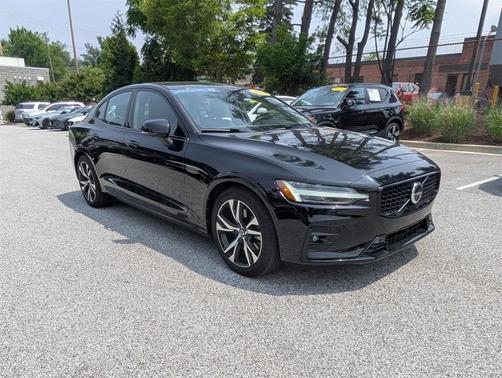 2024 Volvo S60 B5 Plus Dark Theme