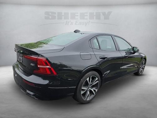 2024 Volvo S60 B5 Plus Dark Theme