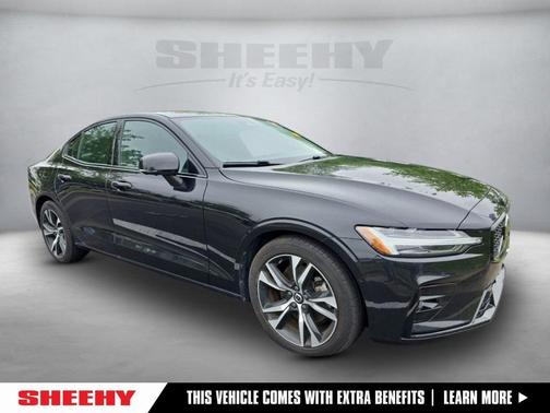 2024 Volvo S60 B5 Plus Dark Theme