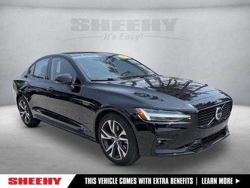 2024 Volvo S60 B5 Plus Dark Theme