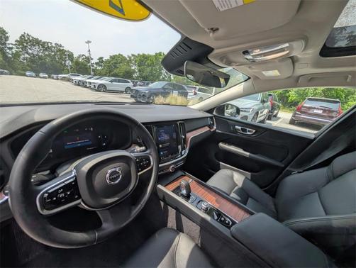 2024 Volvo S60 B5 Plus Dark Theme