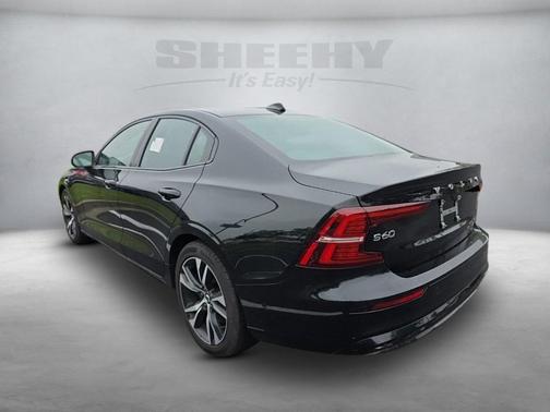 2024 Volvo S60 B5 Plus Dark Theme