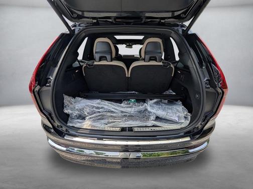 2025 Volvo XC90 Plug-In Hybrid T8 Plus 7-Seater