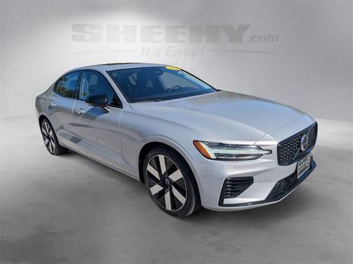 2023 Volvo S60 Recharge Plug-In Hybrid T8 Plus Dark Theme