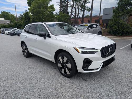 2025 Volvo XC60 Plug-In Hybrid T8 Plus