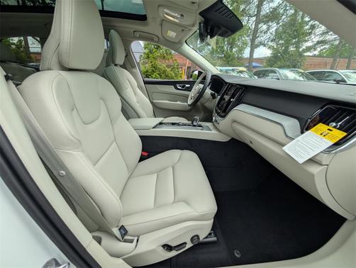 2025 Volvo XC60 Plug-In Hybrid T8 Plus