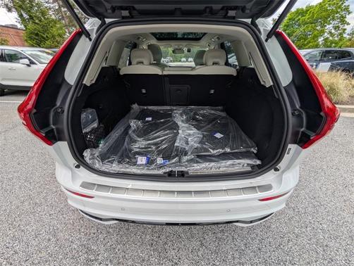 2025 Volvo XC60 Plug-In Hybrid T8 Plus