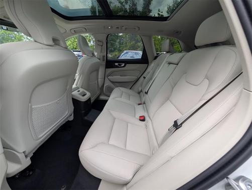 2025 Volvo XC60 Plug-In Hybrid T8 Plus