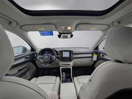 2026 Volvo XC40 B5 Ultra