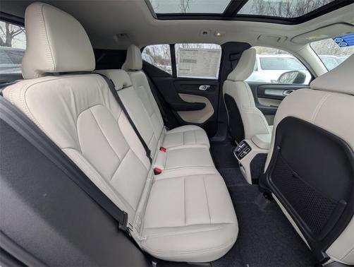 2026 Volvo XC40 B5 Ultra