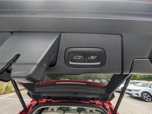 2022 Volvo XC60 B5 Momentum