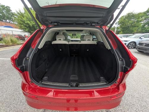 2022 Volvo XC60 B5 Momentum