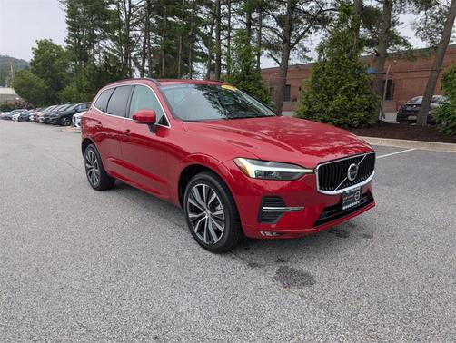 2022 Volvo XC60 B5 Momentum