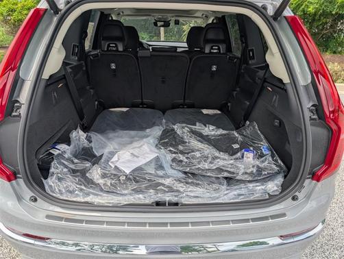 2025 Volvo XC90 B5 Plus