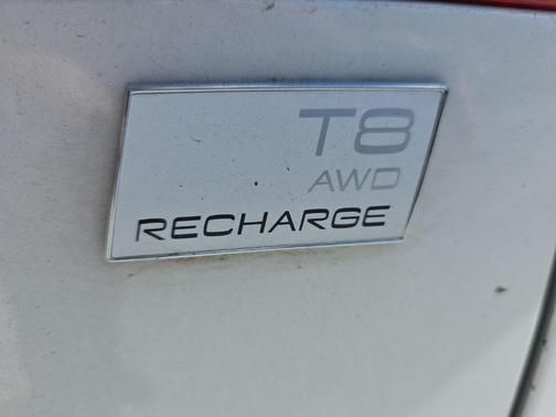 2023 Volvo XC60 Recharge Plug-In Hybrid T8 Plus Bright Theme