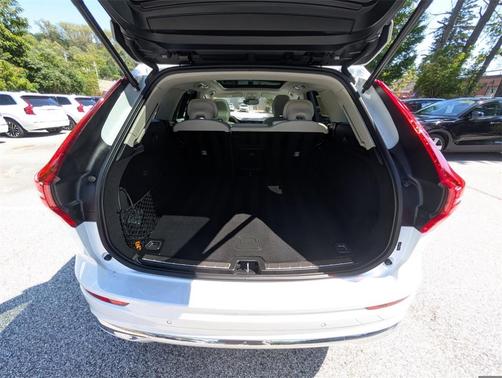 2023 Volvo XC60 Recharge Plug-In Hybrid T8 Plus Bright Theme
