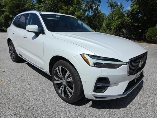 2023 Volvo XC60 Recharge Plug-In Hybrid T8 Plus Bright Theme