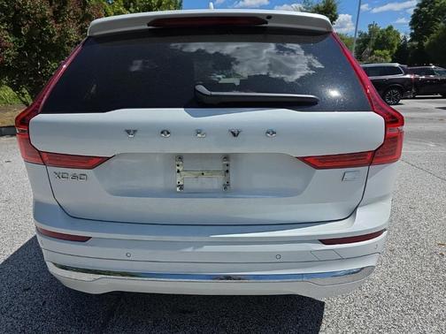 2023 Volvo XC60 Recharge Plug-In Hybrid T8 Plus Bright Theme
