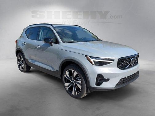 Gray Metallic 2026 Volvo XC40 B5 Ultra
