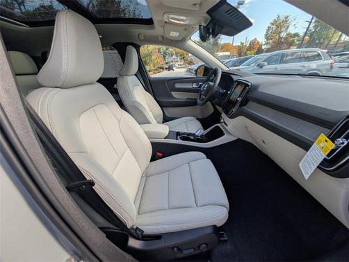 2026 Volvo XC40 B5 Ultra