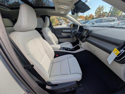 2026 Volvo XC40 B5 Ultra