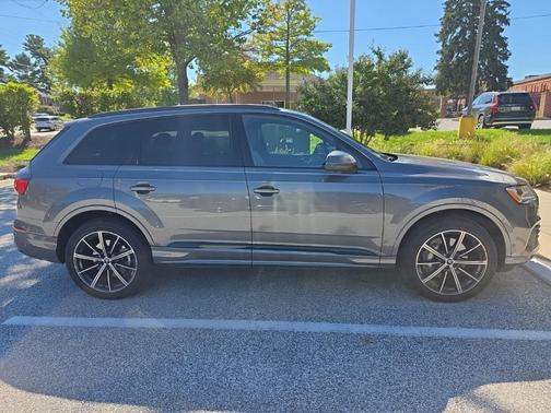 2021 Audi Q7 55 Premium Plus