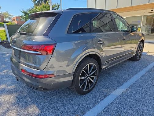 2021 Audi Q7 55 Premium Plus