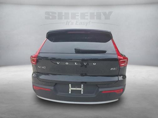 2025 Volvo XC40 B5 Core Bright Theme