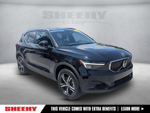 2025 Volvo XC40 B5 Core Bright Theme