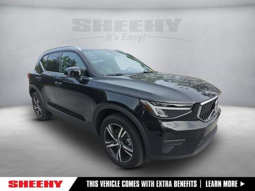 2025 Volvo XC40 B5 Core Bright Theme