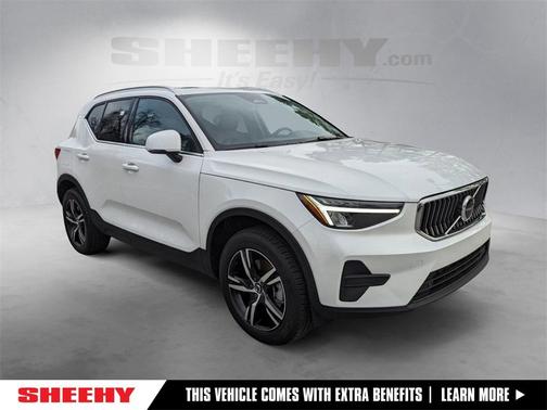 2025 Volvo XC40 B5 Core Bright Theme