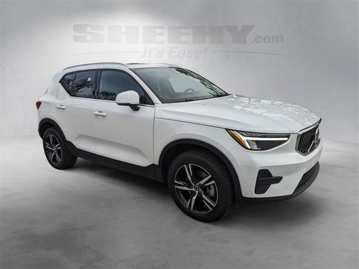 2025 Volvo XC40 B5 Core Bright Theme