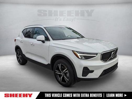 2025 Volvo XC40 B5 Core Bright Theme