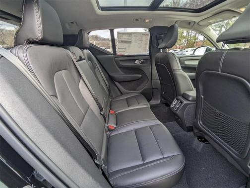 2025 Volvo XC40 B5 Plus Dark Theme