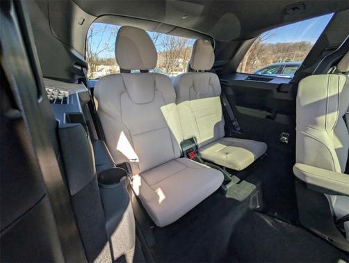 2025 Volvo XC90 B5 Plus