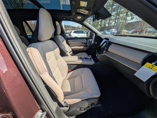 2025 Volvo XC90 B5 Plus