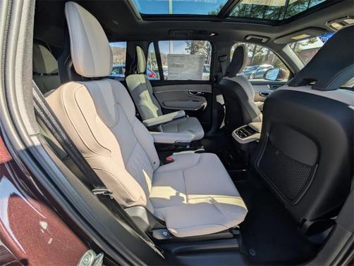 2025 Volvo XC90 B5 Plus