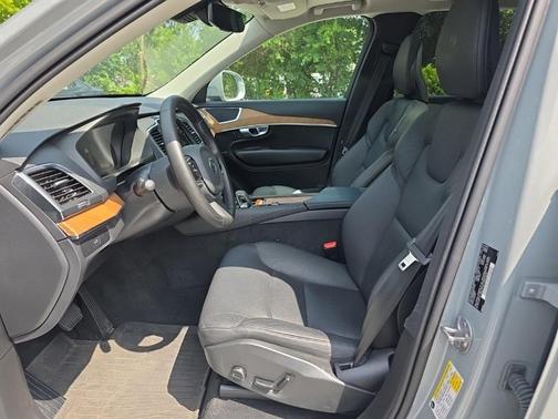 2024 Volvo XC90 B6 Core Bright Theme