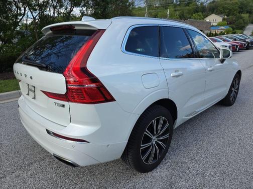 Crystal White Pearl 2019 Volvo XC60 T5 Inscription