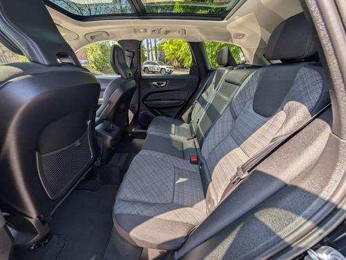 Onyx Black Metallic 2023 Volvo XC60 B5 Core