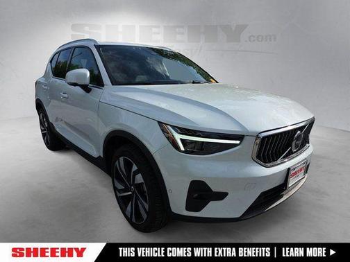 Crystal White Pearl 2025 Volvo XC40 B5 Plus Bright Theme